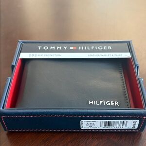 NWT Tommy Hilfiger Black Leather Wallet RFID protected